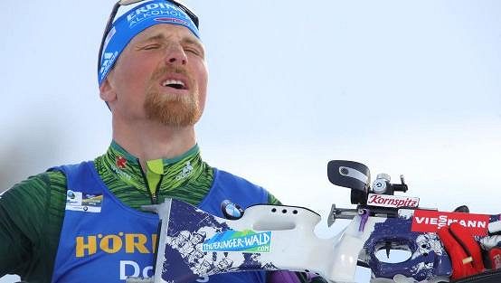 Německý mistr světa v biatlonu Erik Lesser si na kole zlomil klíční kost. Německý mistr světa v biatlonu Erik Lesser si na kole zlomil klíční kost.