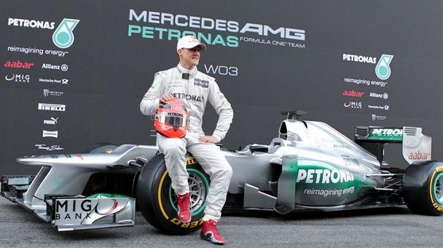 Michael Schumacher s novým monopostem Mercedes. Michael Schumacher s novým monopostem Mercedes.