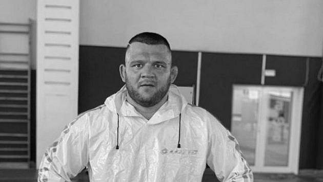 Bulharský šampion ve volném stylu Nikolaj Šterev zemřel na komplikace spojené s koronavirem. Bulharský šampion ve volném stylu Nikolaj Šterev zemřel na komplikace spojené s koronavirem.