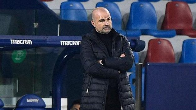 Prvním odvolaným trenérem v sezoně španělské fotbalové ligy je Paco López z Levante Prvním odvolaným trenérem v sezoně španělské fotbalové ligy je Paco López z Levante