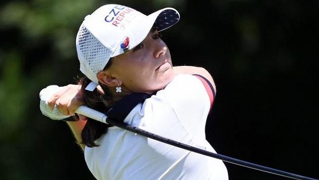 Golfistka Klára Spilková klesla po druhém kole olympijského turnaje ze sedmého na dělené 24. místo Golfistka Klára Spilková klesla po druhém kole olympijského turnaje ze sedmého na dělené 24. místo