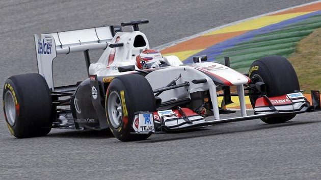 Pilot stáje Sauber Kamui Kobajaši s letošním vozem C30 na trati ve Valencii. Pilot stáje Sauber Kamui Kobajaši s letošním vozem C30 na trati ve Valencii.