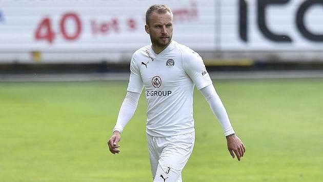 Vyloučený Michal Kadlec ze Slovácka. Vyloučený Michal Kadlec ze Slovácka.