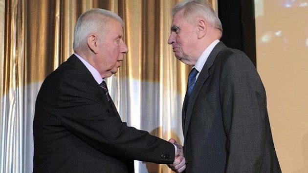 Bývalý předseda Československého fotbalového svazu Rudolf Kocek (vpravo) s legendou Josefem Masopustem. Bývalý předseda Československého fotbalového svazu Rudolf Kocek (vpravo) s legendou Josefem Masopustem.