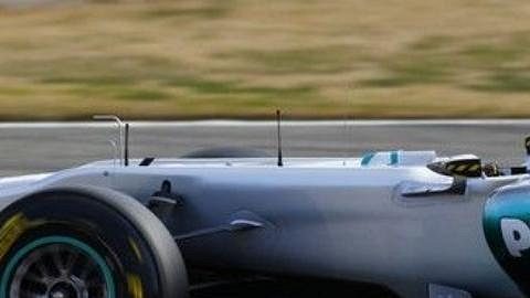 Nico Rosberg za volantem monopostu Mercedes W02 pro sezónu 2011. Nico Rosberg za volantem monopostu Mercedes W02 pro sezónu 2011.