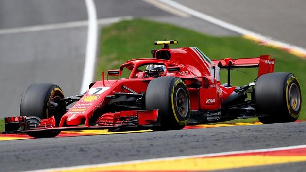 Finský pilot Ferrari Kimi Räikkönen během pátečního tréninku na Velkou cenu Belgie. Finský pilot Ferrari Kimi Räikkönen během pátečního tréninku na Velkou cenu Belgie.