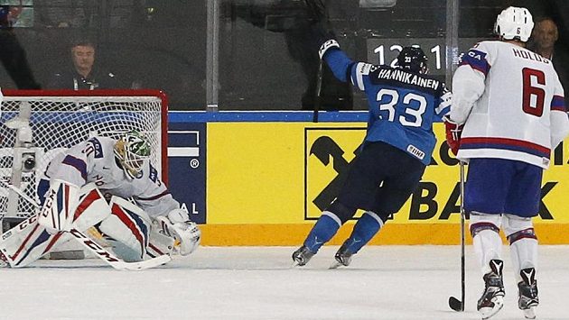 Finský hokejista Markus Hännikäinen slaví vítězný gól v síti Norska v utkání mistrovství světa. Finský hokejista Markus Hännikäinen slaví vítězný gól v síti Norska v utkání mistrovství světa.