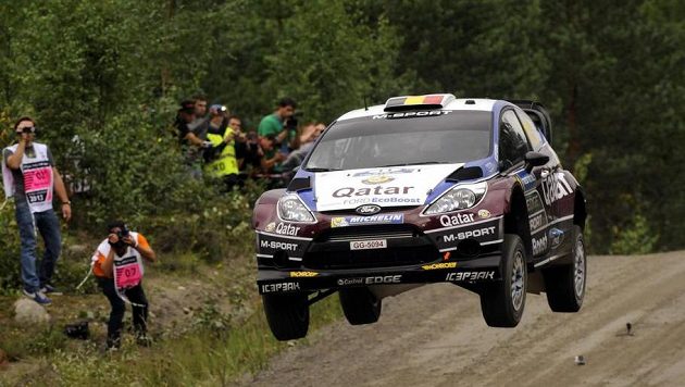Belgičan Thierry Neuville s fordem v plném tempu na trati Finské rallye. Belgičan Thierry Neuville s fordem v plném tempu na trati Finské rallye.
