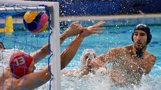 Vodní pólisté Řecka ve finálovém zápase se Srbskem Vodní pólisté Řecka ve finálovém zápase se Srbskem