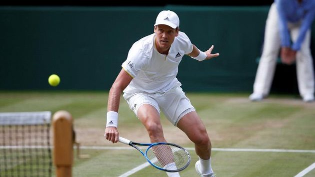 Tomáš Berdych v semifinále Wimbledonu úporně bojoval s Rogerem Federerem. Tomáš Berdych v semifinále Wimbledonu úporně bojoval s Rogerem Federerem.