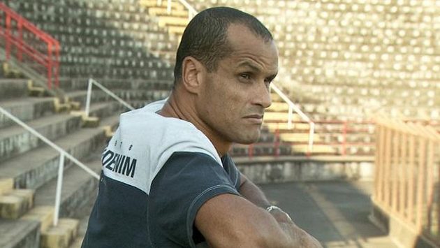 Rivaldo odehrál v dresu Kanárků 74 zápasů, za Brazílii nastřílel 35 gólů. Rivaldo odehrál v dresu Kanárků 74 zápasů, za Brazílii nastřílel 35 gólů.