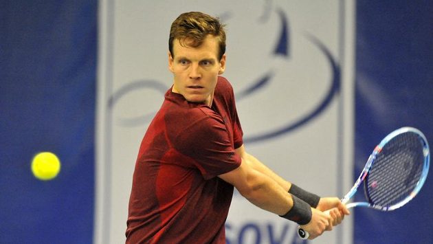 Tomáš Berdych z TK Agrofert Prostějov během zápasu s Janem Šátralem z I. ČLTK Praha. Tomáš Berdych z TK Agrofert Prostějov během zápasu s Janem Šátralem z I. ČLTK Praha.
