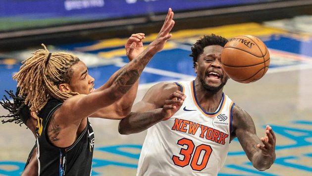 Jeff Green (8) z Brooklynu a Julius Randle (30) z New York Knicks. Jeff Green (8) z Brooklynu a Julius Randle (30) z New York Knicks.
