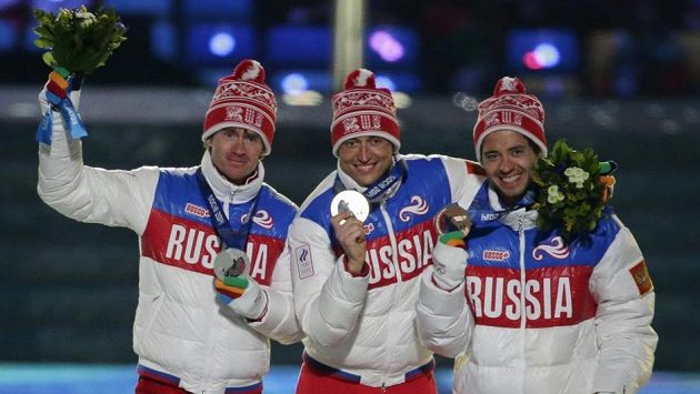 Na olympijských hrách v Soči ovládli ruští běžci na lyžích maratón na 50 km (zleva stříbrný Maxim Vylegžanin, vítěz Alexandr Legkov a bronzový Ilja Černousov). Legkov i Vylegžanin byli později usvědčeni z dopingu. Na olympijských hrách v Soči ovládli ruští běžci na lyžích maratón na 50 km (zleva stříbrný Maxim Vylegžanin, vítěz Alexandr Legkov a bronzový Ilja Černousov). Legkov i Vylegžanin byli později usvědčeni z dopingu.