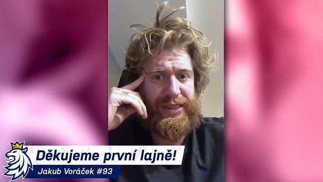 Jakub Voráček děkuje první lajně. Jakub Voráček děkuje první lajně.