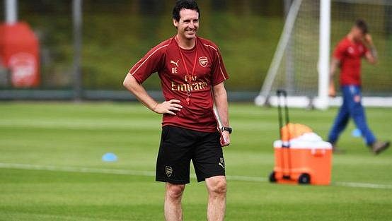 Nový trenér Arsenalu Unai Emery už začal úřadovat. Nový trenér Arsenalu Unai Emery už začal úřadovat.