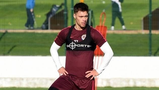 Také Václav Kadlec velkou část podzimu promarodil. Pomůže mu podprsenka s GPS? Také Václav Kadlec velkou část podzimu promarodil. Pomůže mu podprsenka s GPS?