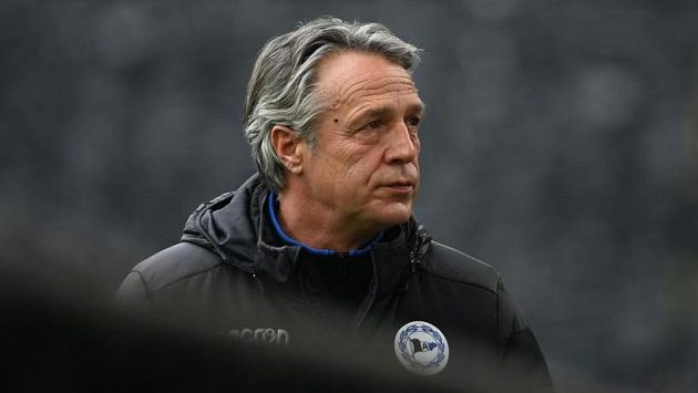 U fotbalistů Bielefeldu skončil po sérii pěti bundesligových zápasů bez výhry trenér Uwe Neuhaus. U fotbalistů Bielefeldu skončil po sérii pěti bundesligových zápasů bez výhry trenér Uwe Neuhaus.