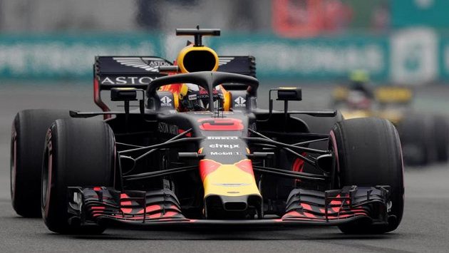 Daniel Ricciardo na trati sobotní kvalifikace GP v Mexiku. Daniel Ricciardo na trati sobotní kvalifikace GP v Mexiku.