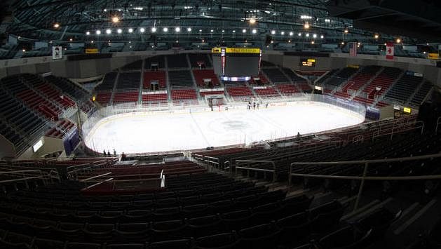 Nikde nikdo, zápas v zámořské soutěži AHL mezi Charlotte Checkers a Bridgeport Sound Tigers se odehrál prázdným hledištěm. Nikde nikdo, zápas v zámořské soutěži AHL mezi Charlotte Checkers a Bridgeport Sound Tigers se odehrál prázdným hledištěm.