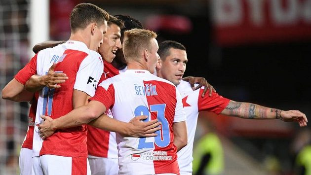 Radost v podání fotbalistů Slavie během utkání s Teplicemi. Radost v podání fotbalistů Slavie během utkání s Teplicemi.
