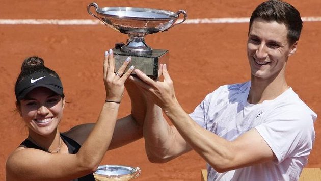 Desirae Krawczyková a Joe Salisbury získali na Roland Garros titul ve smíšené čtyřhře Desirae Krawczyková a Joe Salisbury získali na Roland Garros titul ve smíšené čtyřhře