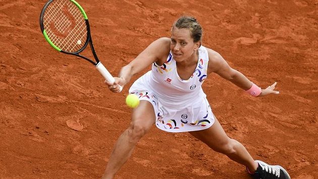Barbora Strýcová v singlu na pařížské antuce dohrála. Barbora Strýcová v singlu na pařížské antuce dohrála.