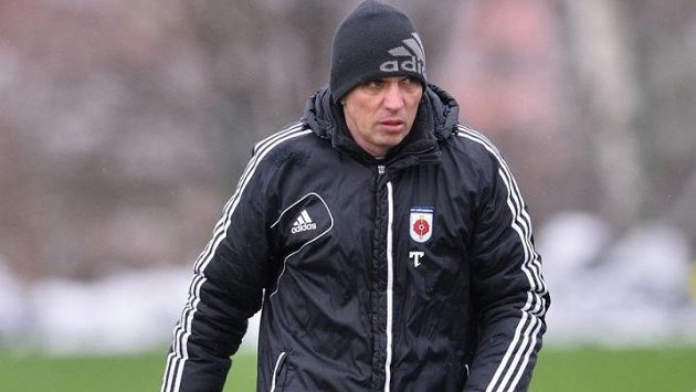Novým trenérem fotbalistů Karviné se stal Norbert Hrnčár. Novým trenérem fotbalistů Karviné se stal Norbert Hrnčár.