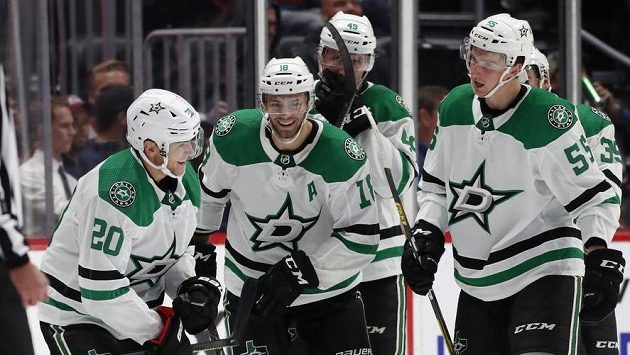 Hokejisté Dallasu už pokračují v přípravě bez českého obránce Ondřeje Vály. Hokejisté Dallasu už pokračují v přípravě bez českého obránce Ondřeje Vály.