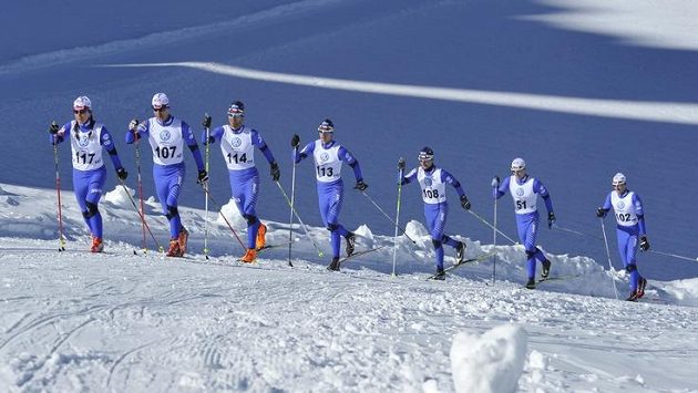 Česká reprezentace v běhu na lyžích při soustředění na dachsteinském leovci. Česká reprezentace v běhu na lyžích při soustředění na dachsteinském leovci.