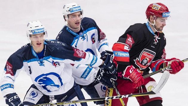 Zleva David Sklenička, Nicholas Jones (oba z Plzně) a Lukáš Cingel z Hradce Králové. Zleva David Sklenička, Nicholas Jones (oba z Plzně) a Lukáš Cingel z Hradce Králové.