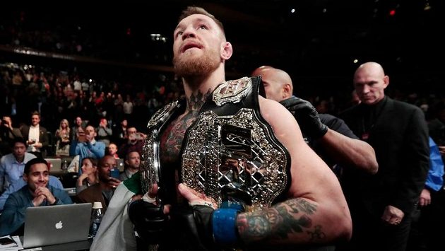Hvězdný zápasník Conor McGregor si zadělal v New Yorku na obří problémy. Hvězdný zápasník Conor McGregor si zadělal v New Yorku na obří problémy.
