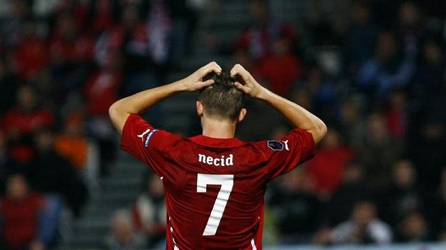 Tak vypadá bezmoc. Nejen Tomáš Necid (na snímku), ale i trenér Michal Bílek ji cítil. Tak vypadá bezmoc. Nejen Tomáš Necid (na snímku), ale i trenér Michal Bílek ji cítil.