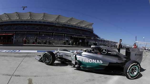 Lewis Hamilton během prvního tréninku va Velkou cenu USA v Austinu. Lewis Hamilton během prvního tréninku va Velkou cenu USA v Austinu.