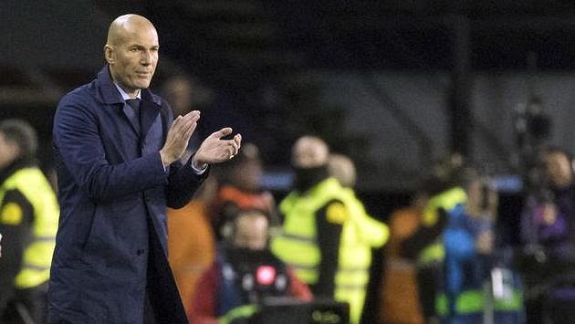 Trenér fotbalistů Realu Madrid Zinédine Zidane během zápasu Španělského poháru s Celtou Vigo. Trenér fotbalistů Realu Madrid Zinédine Zidane během zápasu Španělského poháru s Celtou Vigo.