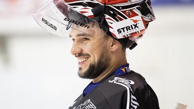 Usměvavý Jakub Kovář během tréninku v rámci kempu hokejové reprezentace. Usměvavý Jakub Kovář během tréninku v rámci kempu hokejové reprezentace.