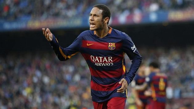 Brazilec Neymar se svým novým sestřihem. Brazilec Neymar se svým novým sestřihem.