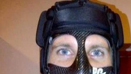 Nová maska vyrobená pro Petra Čech v Miláně. Nová maska vyrobená pro Petra Čech v Miláně.