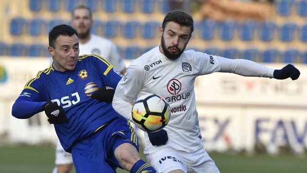 Zleva Miroslav Keresteš z Jihlavy a Tomáš Zajíc ze Slovácka. Zleva Miroslav Keresteš z Jihlavy a Tomáš Zajíc ze Slovácka.