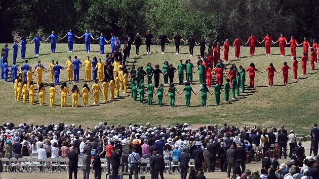 Ve starověké Olympii bude zapálen olympijský oheň. Ve starověké Olympii bude zapálen olympijský oheň.