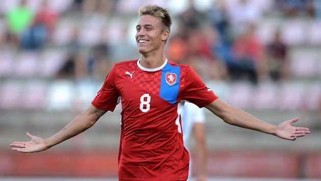 Dres jedenadvacítky Ondřeji Petrákovi sluší. A reprezentačního áčka...? Dres jedenadvacítky Ondřeji Petrákovi sluší. A reprezentačního áčka...?