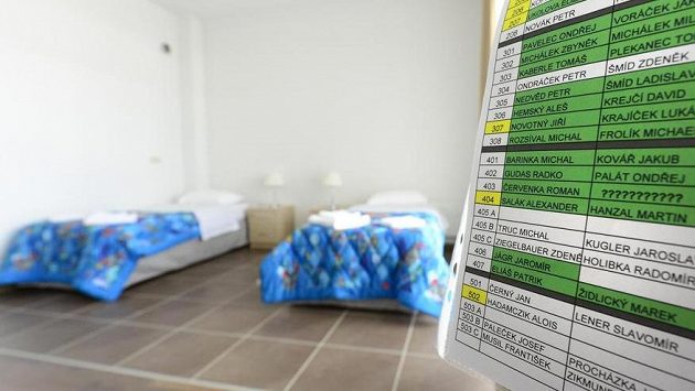 Pokoj, v kterém bude po příjezdu do olympijské vesnice v Soči ubytován hokejista Jaromír Jágr. Vpravo je rozpis čísel pokojů sportovců. Pokoj, v kterém bude po příjezdu do olympijské vesnice v Soči ubytován hokejista Jaromír Jágr. Vpravo je rozpis čísel pokojů sportovců.