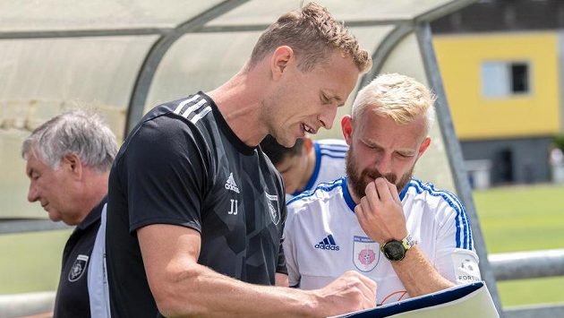 Jiří Jarošík (vlevo) ještě na lavičce Ružomberoku. Jiří Jarošík (vlevo) ještě na lavičce Ružomberoku.