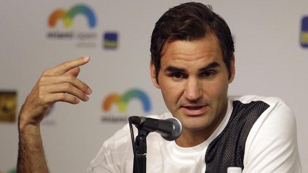 Roger Federer odkládá návrat na kurty. Roger Federer odkládá návrat na kurty.
