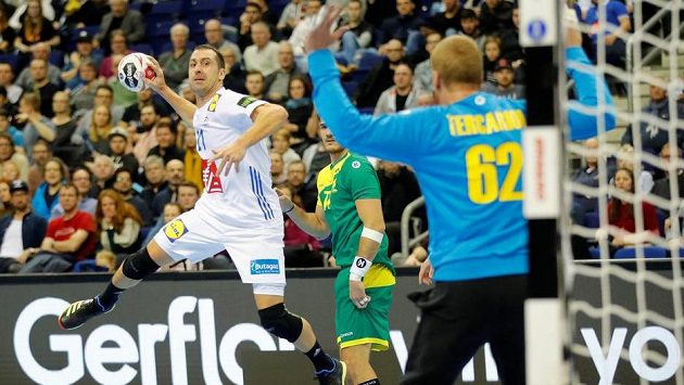 Francouz Michael Guigou střílí na MS gól v utkání proti Brazílii. Francouz Michael Guigou střílí na MS gól v utkání proti Brazílii.