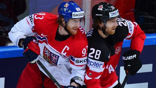 Takhle spolu bojovali spoluhráči z Philadelphie Jakub Voráček (vlevo) a Claude Giroux na loňském MS v Praze. Kdo se bude radovat tentokrát? Takhle spolu bojovali spoluhráči z Philadelphie Jakub Voráček (vlevo) a Claude Giroux na loňském MS v Praze. Kdo se bude radovat tentokrát?