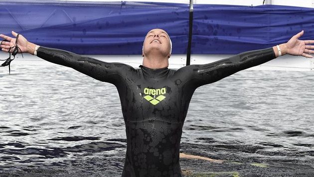 Nizozemská hvězda Sharon Van Rouwendaalová se raduje po triumfu v závodu na 10 kilometrů. Nizozemská hvězda Sharon Van Rouwendaalová se raduje po triumfu v závodu na 10 kilometrů.