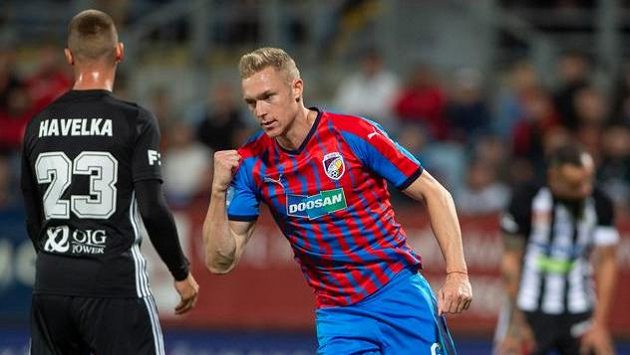Roman Procházka z Plzně se raduje z gólu. Roman Procházka z Plzně se raduje z gólu.