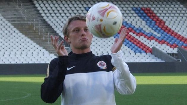 Sparťan Ladislav Krejčí na tréninku v Lyonu. Sparťan Ladislav Krejčí na tréninku v Lyonu.