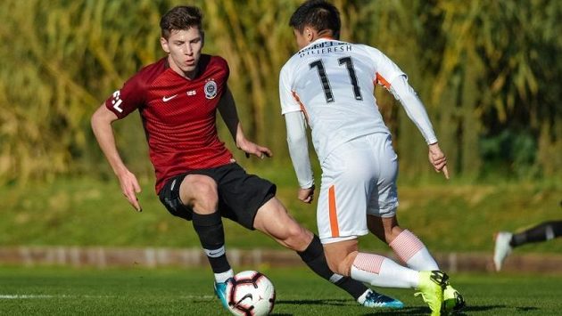 Daniel Mareček v dresu áčka Sparty během soustředění ve Španělsku. Daniel Mareček v dresu áčka Sparty během soustředění ve Španělsku.